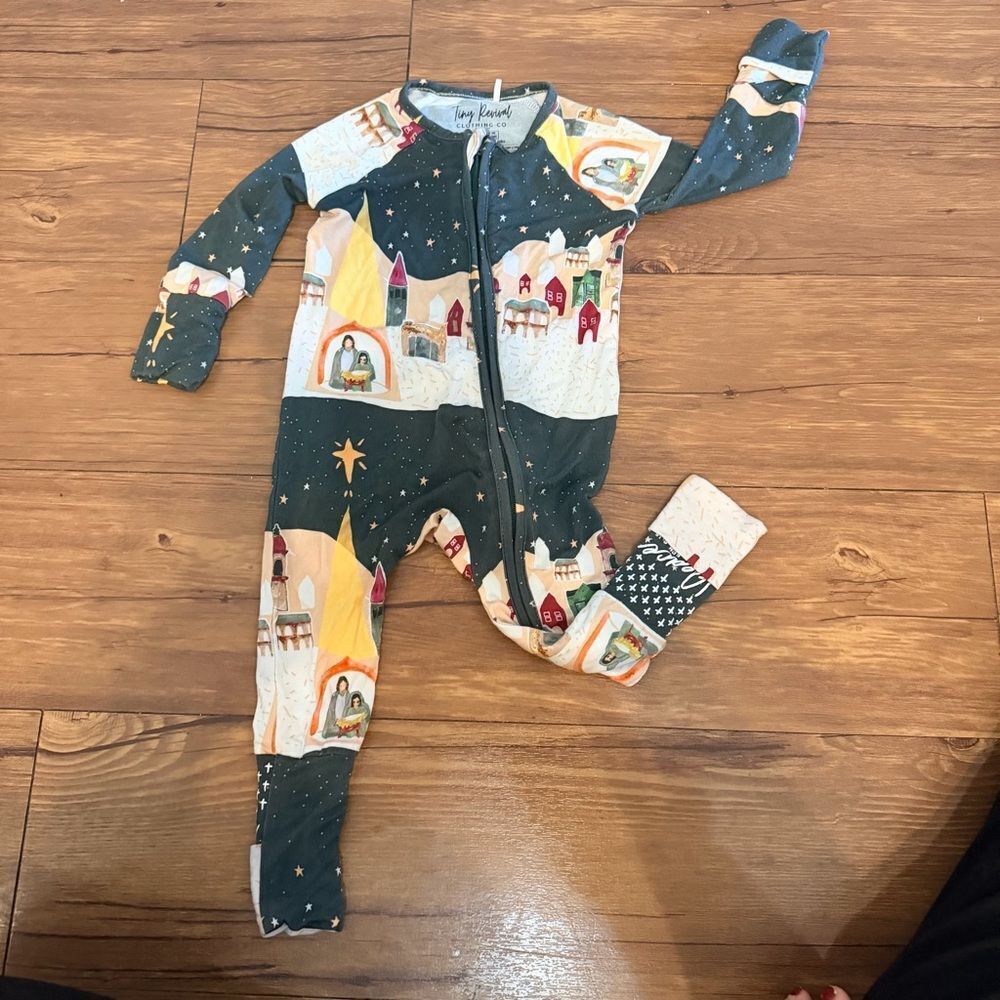 Tiny Revival Clothing Co Bamboo Baby One Piece Zippy Pajamas Size 3-6M Nativity